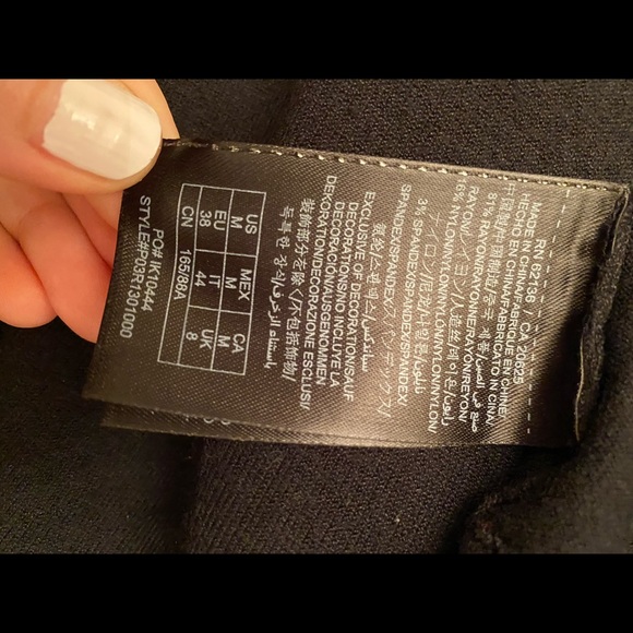 Guess by Marciano Sweater size Medium - Picture 8 of 9